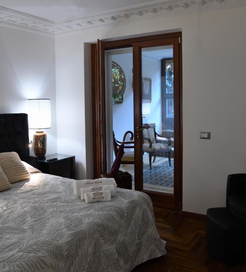 Regal House Roma Capucci 6 Hotel Bagian luar foto