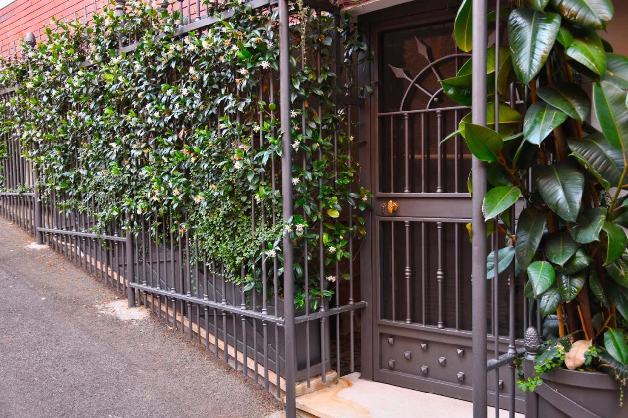 Regal House Roma Capucci 6 Hotel Bagian luar foto