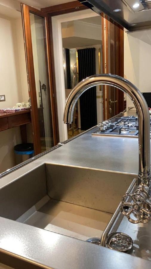 Regal House Roma Capucci 6 Hotel Bagian luar foto